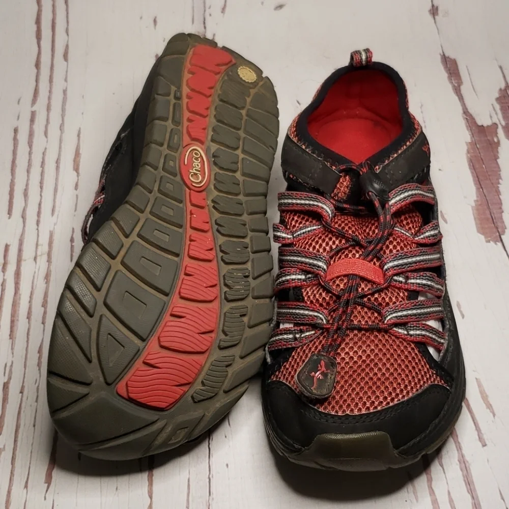 Chaco water shoes youth size 4